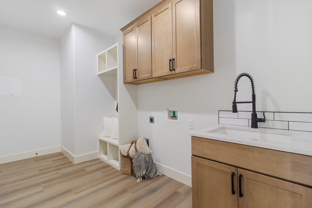 514 Full Moon Laundry Room 1